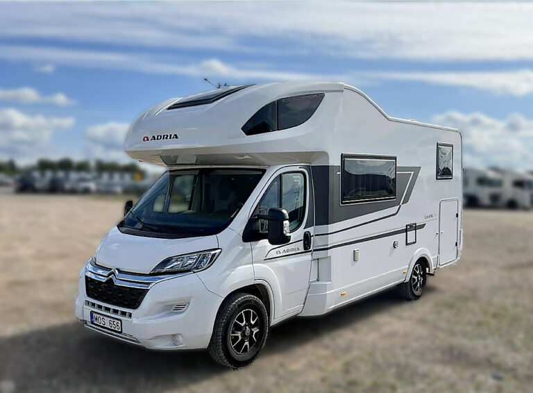 parduodamas pusiau integruotas kemperis Adria Coral XL 600 DP | Kemperiai 365